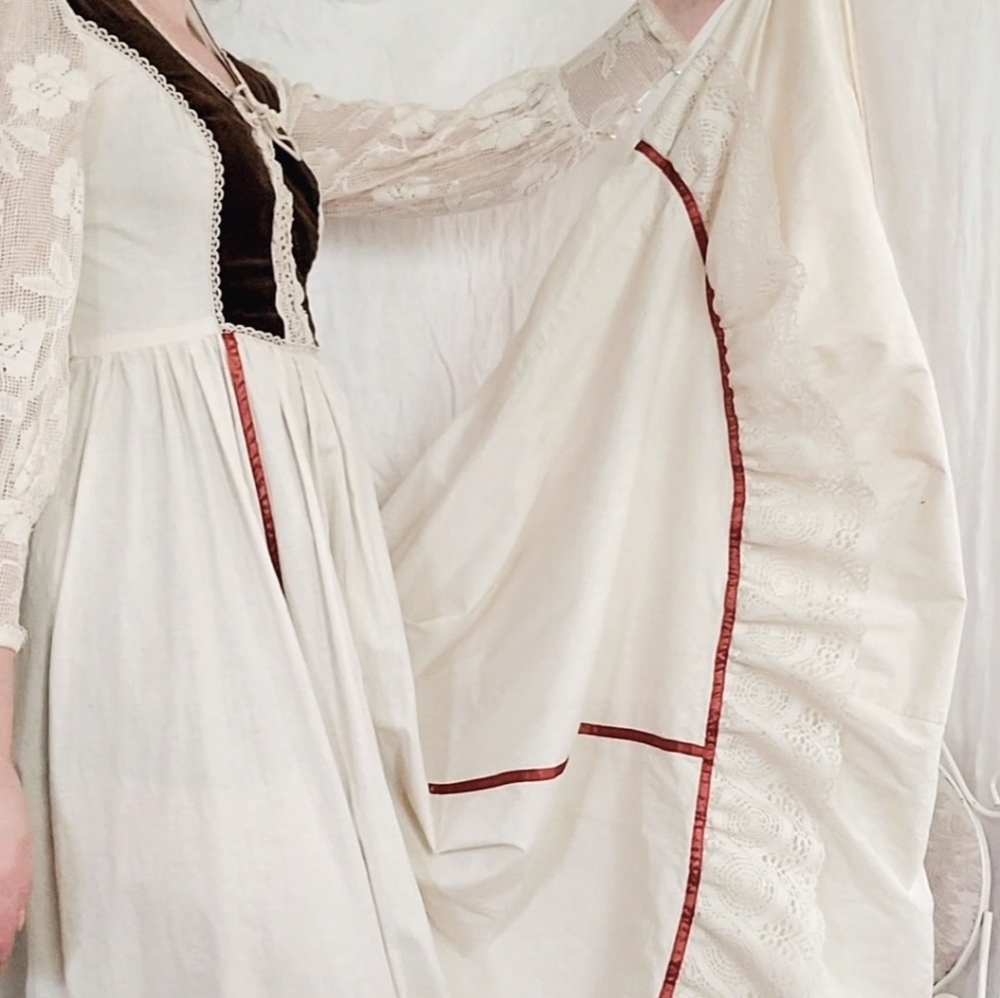 Vintage Gunne Sax Dress, 1970s authentic velvet & lace renaissance style - Picture 8 of 12